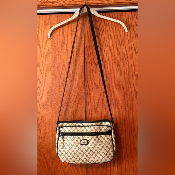 Vintage VR Classic Stylish Monogram Rare Hard To Find Retro Crossbody Bag - Picture 6 of 16